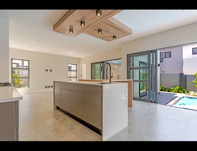 4 BEDROOM FREEHOLD FOR SALE IN OLIFANTSFONTEIN